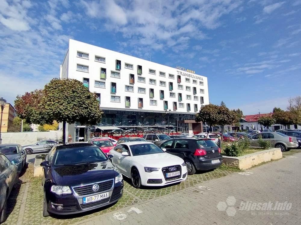 …ispred hotela „Transilvania“…