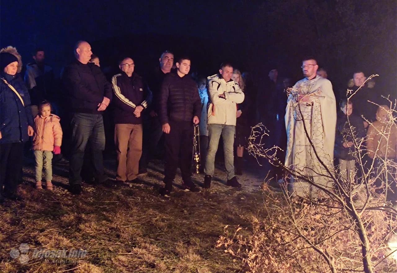 Pravoslavni vjernici Božić dočekali polnoćkom u Prebilovcima