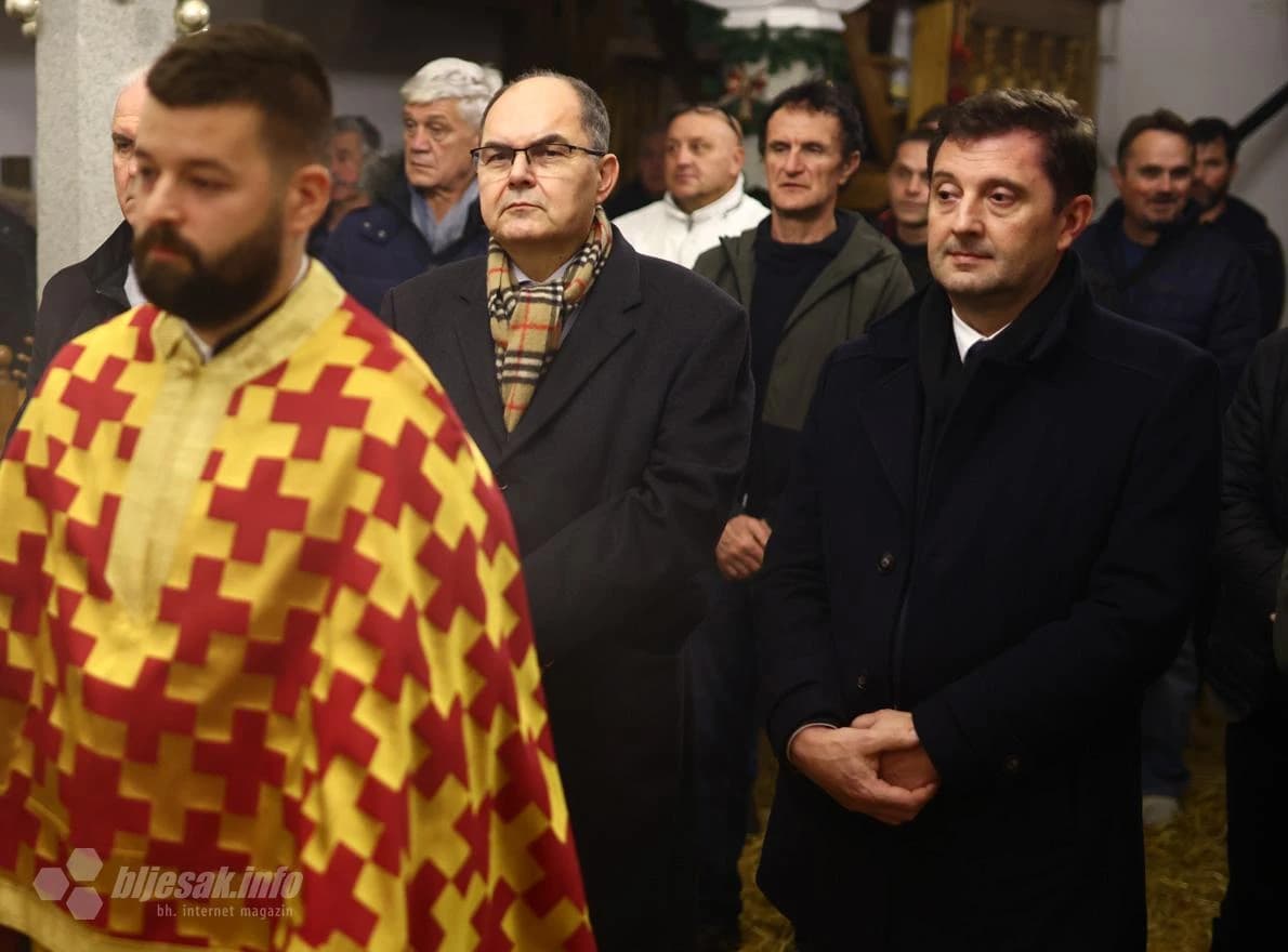 Paljenje badnjaka u Mostaru