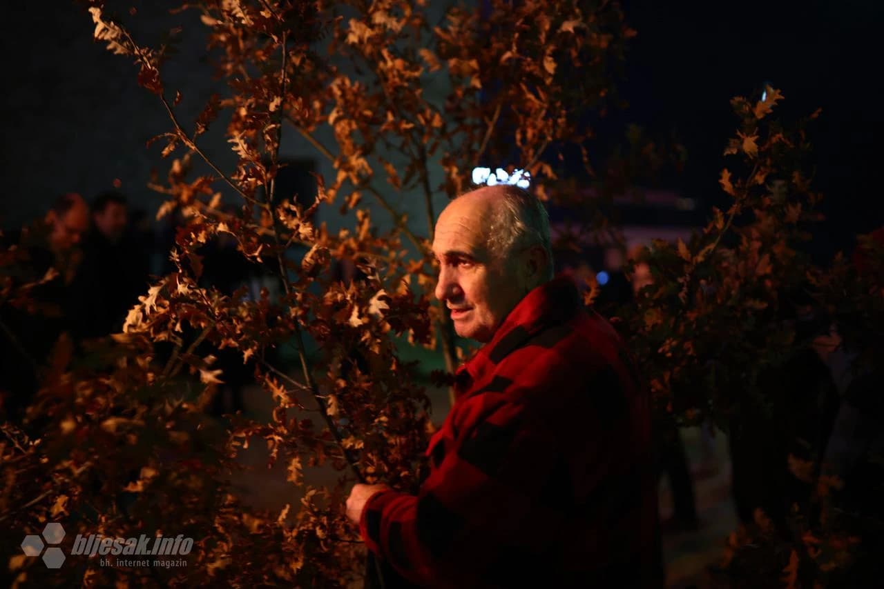 Paljenje badnjaka u Mostaru