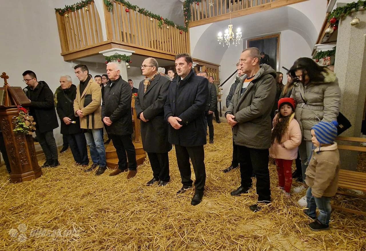 Mario Kordić i Christian Schmidt u Sabornoj crkvi u Mostaru