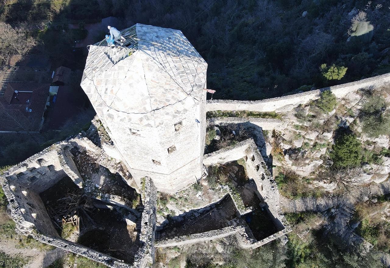 Kula u Počitelju dobila krov