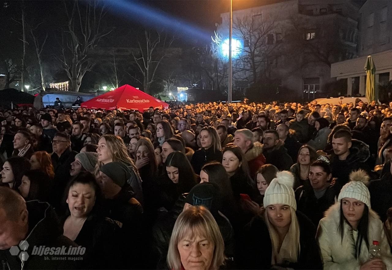 Mostar uz hitove Željka Bebeka na odličnoj zabavi dočekao 2023. godinu!