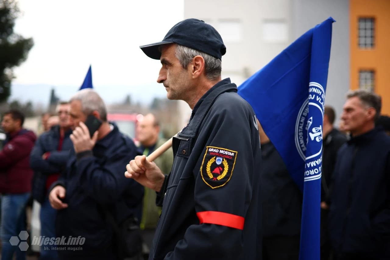  Mirni prosvjed na platou Gradske vijećnice