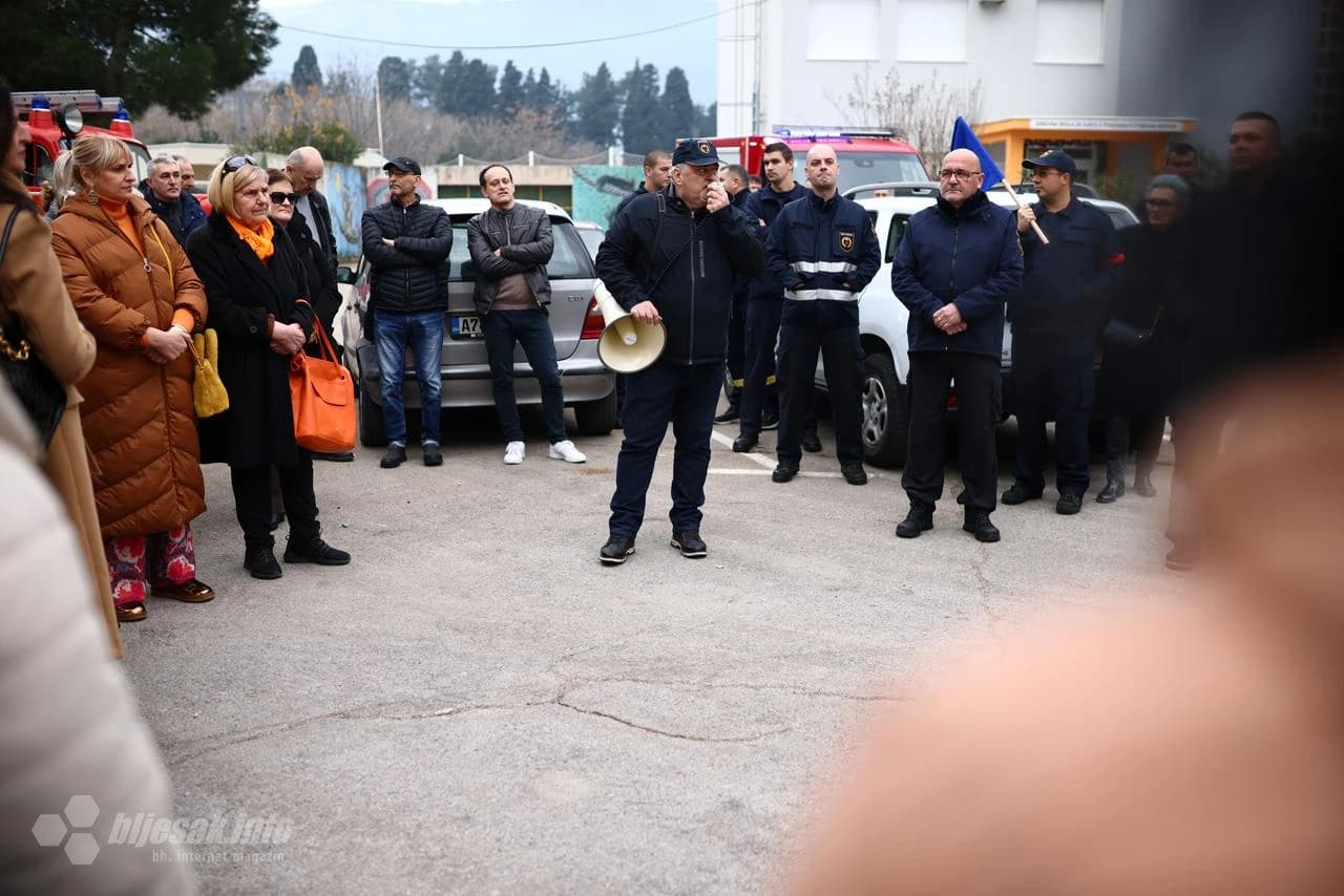  Mirni prosvjed na platou Gradske vijećnice