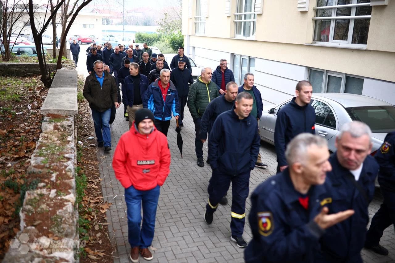  Mirni prosvjed na platou Gradske vijećnice