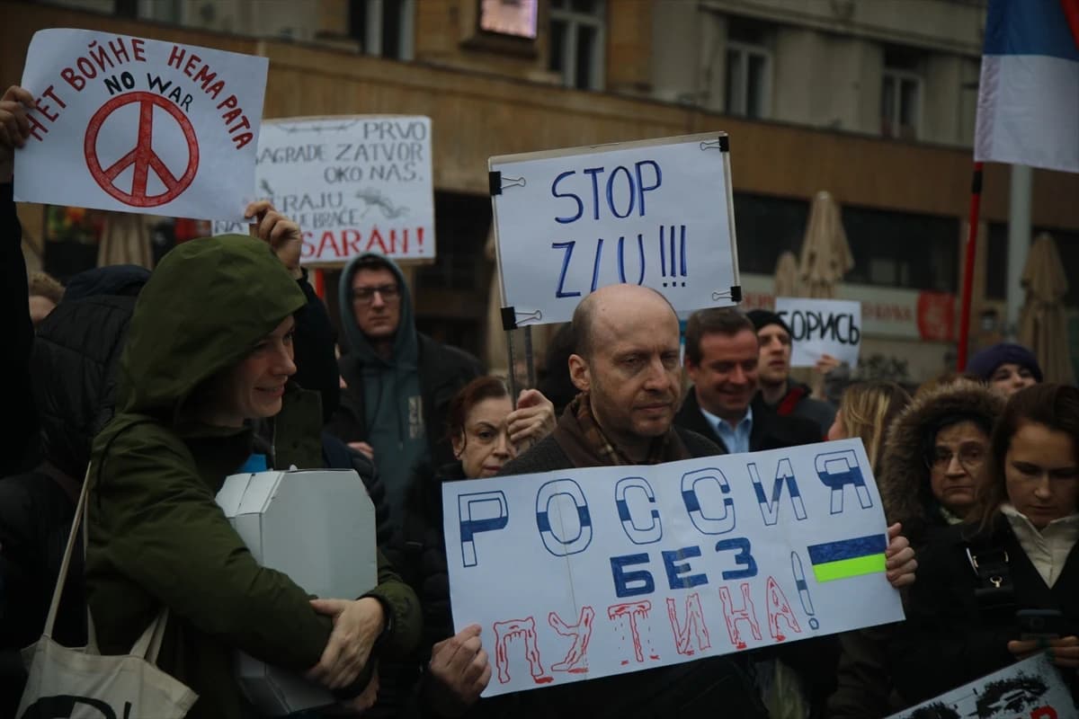 Antiratni skup u Beogradu