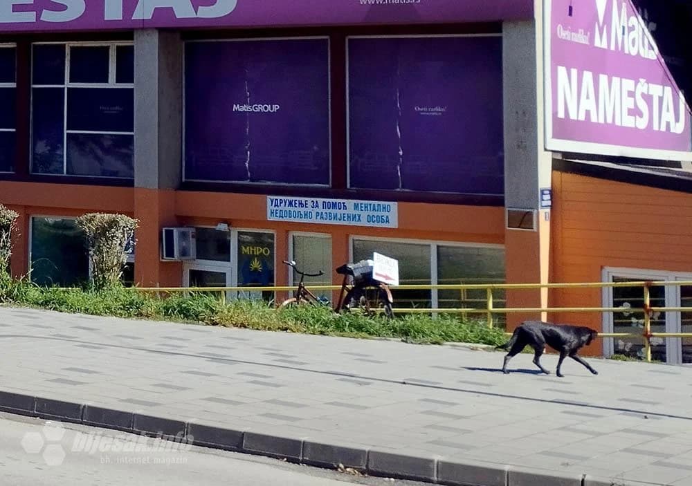 Udruženje nedovoljno razvijenog centra za jezik :)