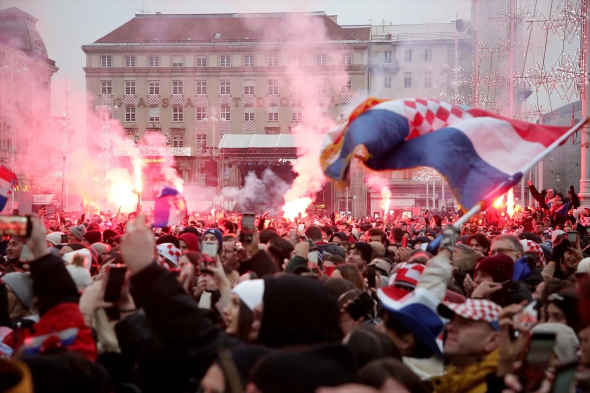 Navijači na Trgu bana Jelačića u Zagrebu