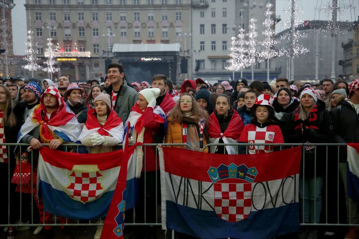 Navijači na Trgu bana Jelačića u Zagrebu