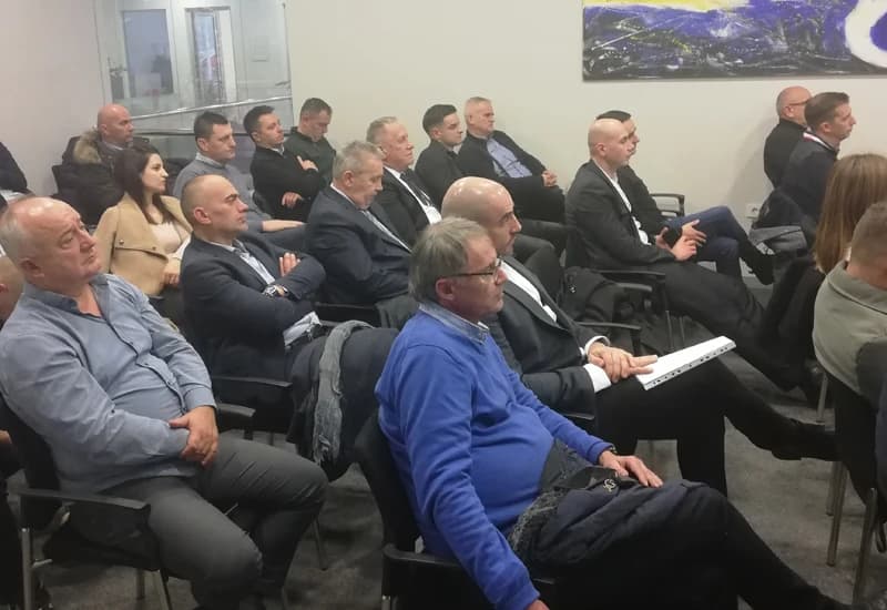 Sudionici Izborne skupštine APH