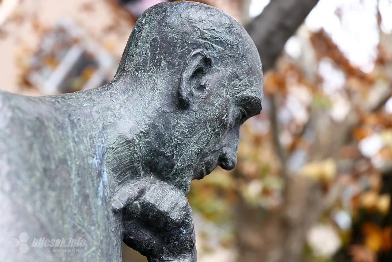 Mostar: Cvijeće u spomen na 'kralja kemije' 