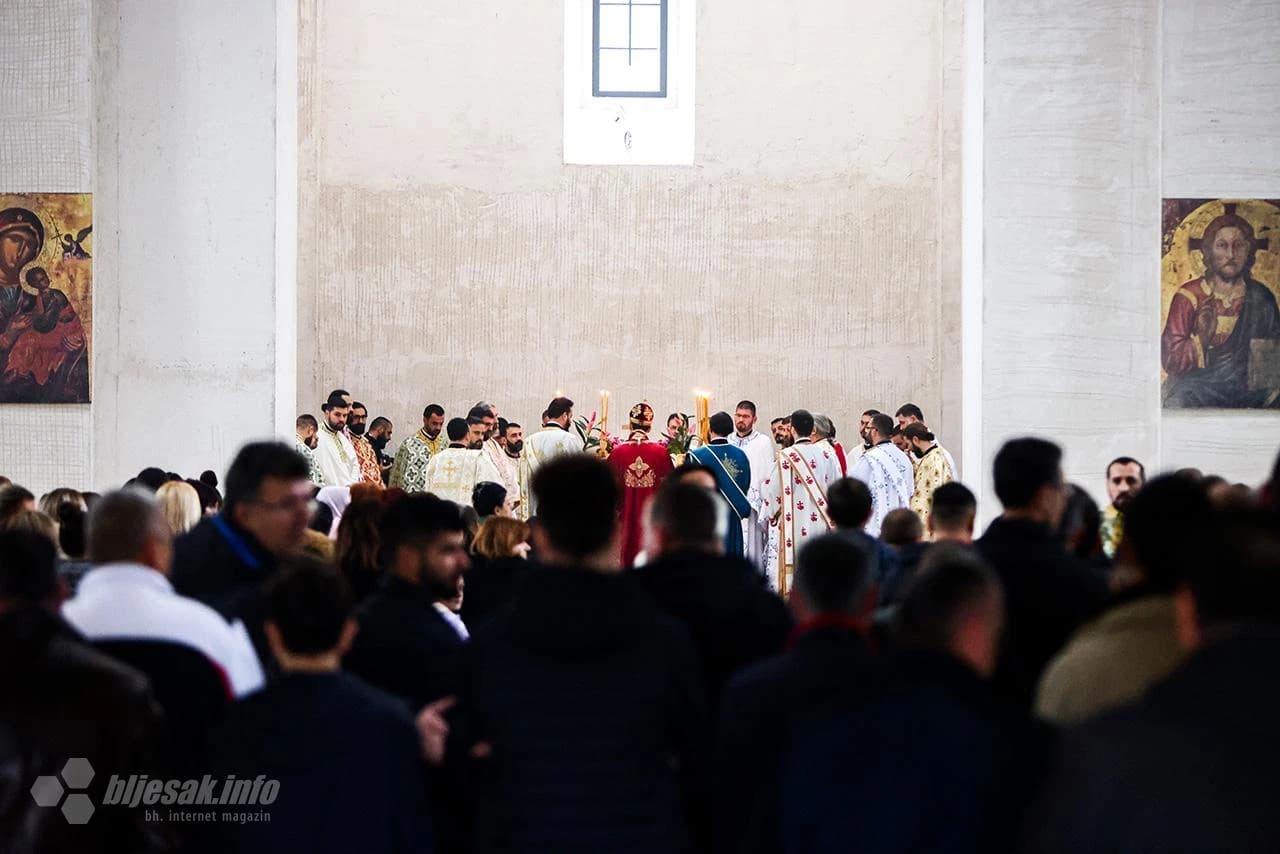 Vladika Dimitrije služio svetu arhijerejsku liturgiju u Sabornoj crkvi Svete Trojice u Mostaru 