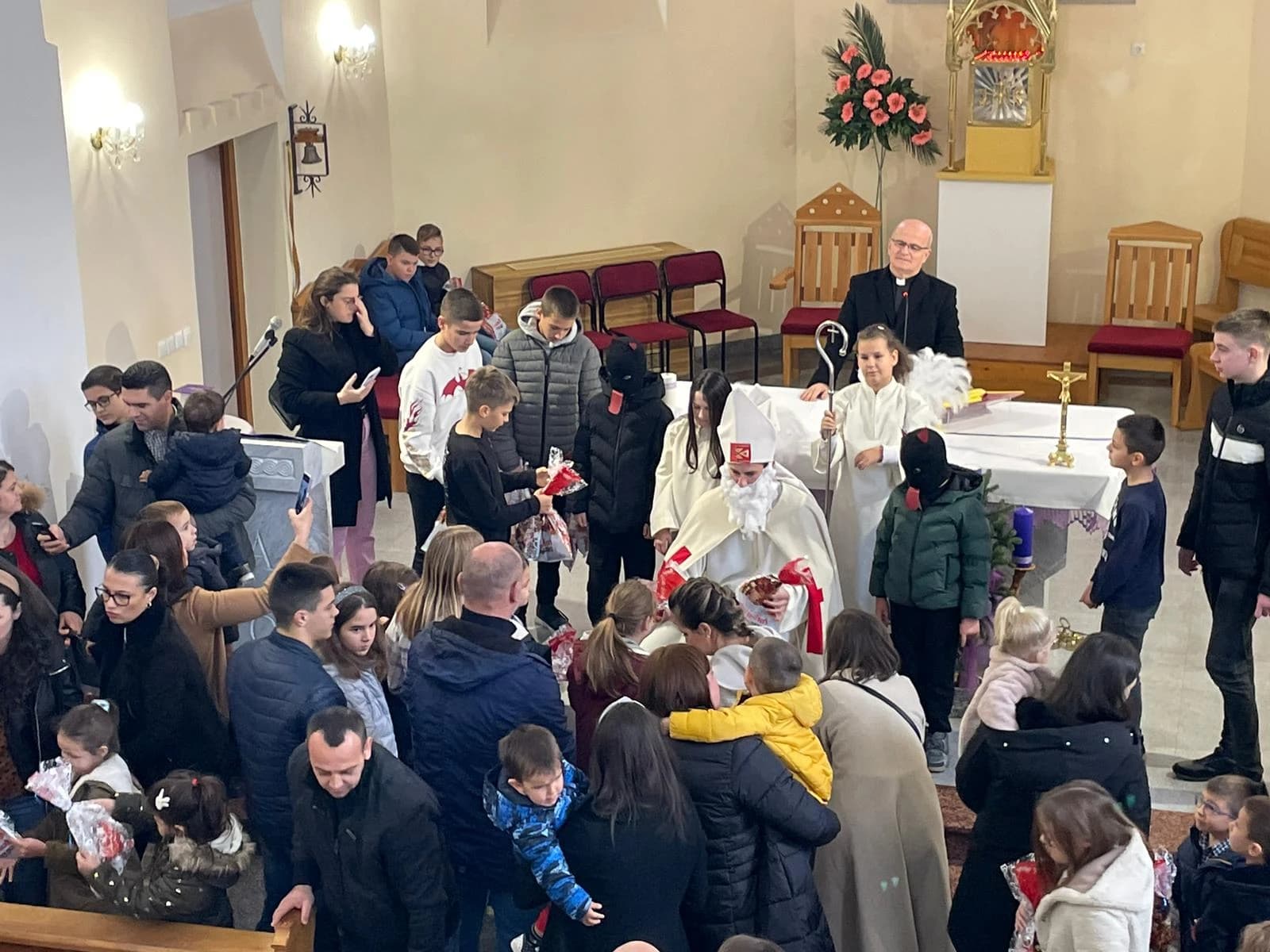 Sv. Nikola je donio darove i sve ih podijelio