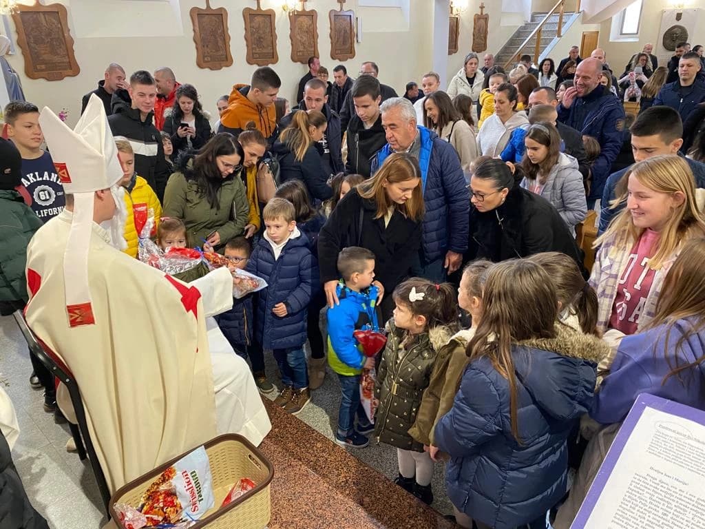 Sv. Nikola je donio darove i sve ih podijelio