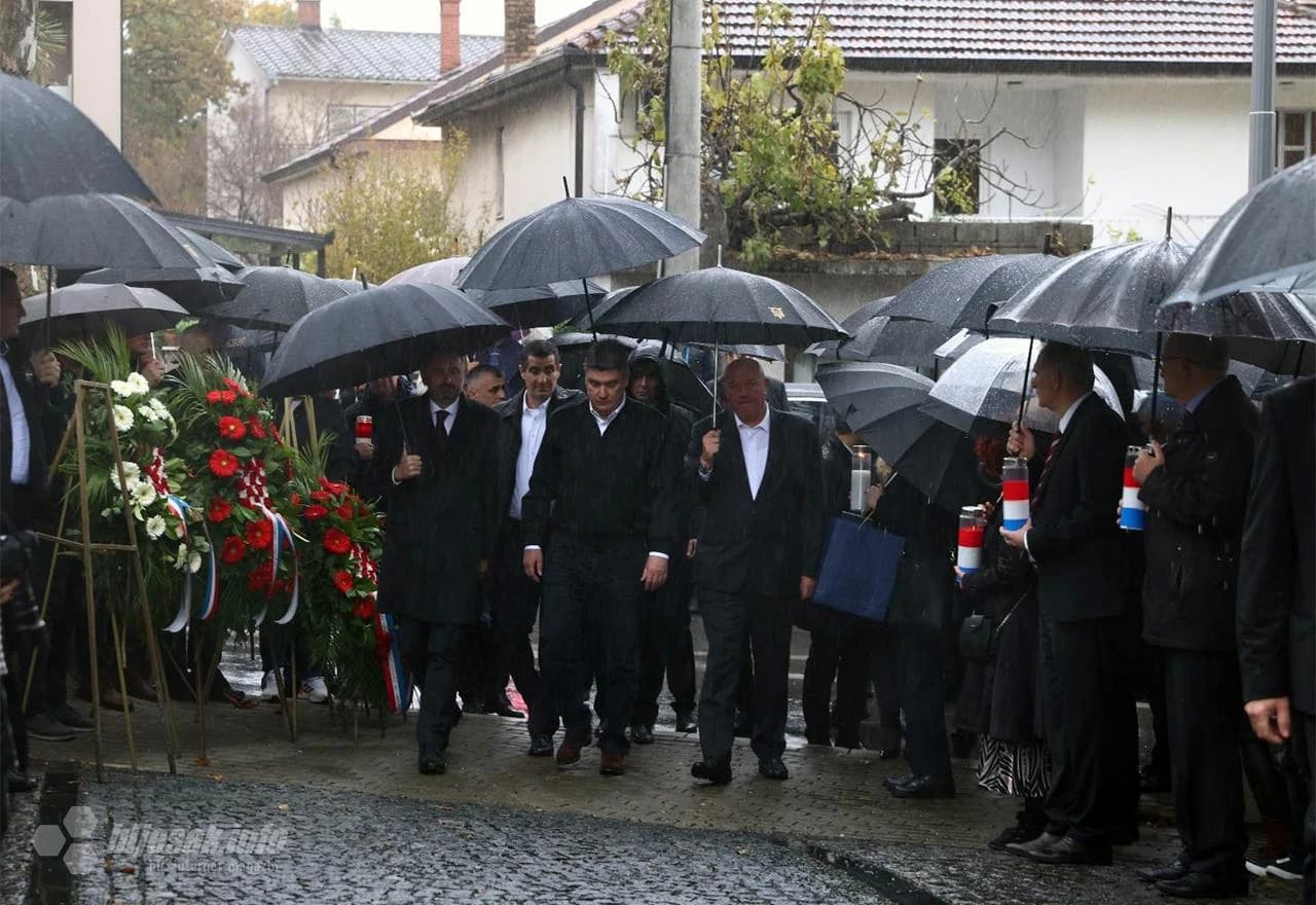 Zoran Milanović položio vijenac za poginule branitelje u Čitluku