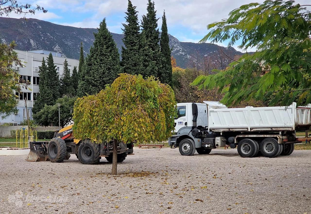 Mostarski park se priprema za Advent