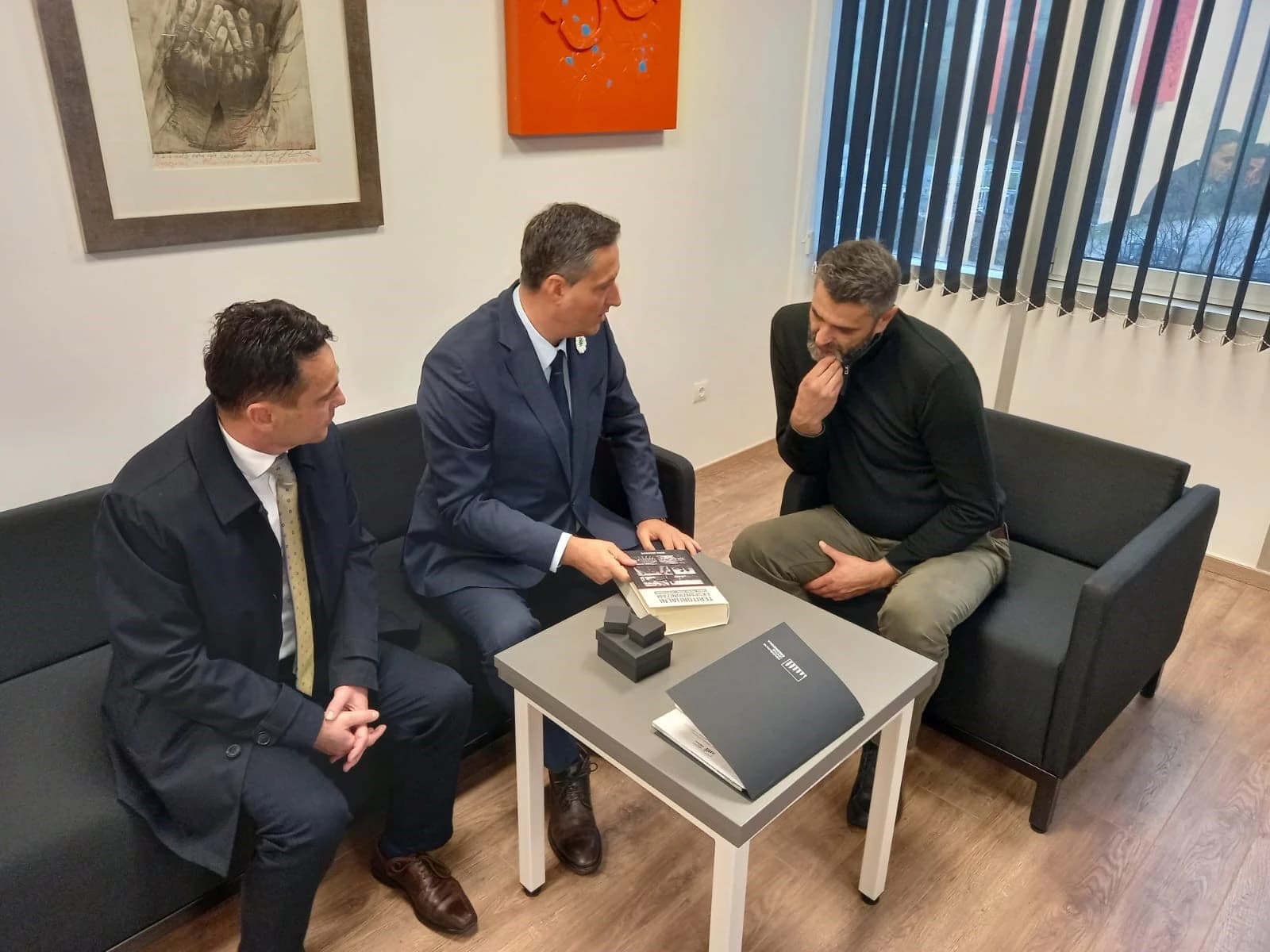 Bećirović posjetio Memorijalni centar u Potočarima i Majke Srebrenice