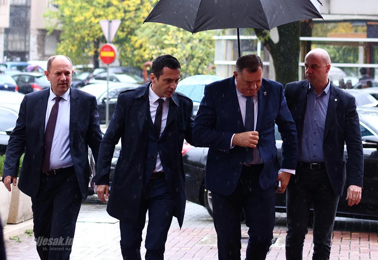 Počeo sastanak u Mostaru: Za stol sjeli Cvijanović, Dodik i Čović 