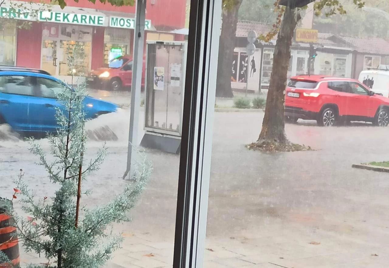 Mostar: Kiša opet izazvala kaos 