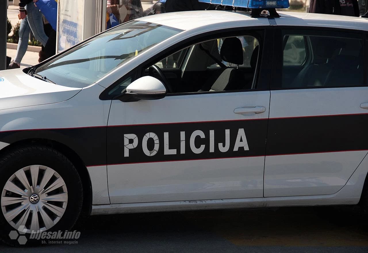 Policijski automobil