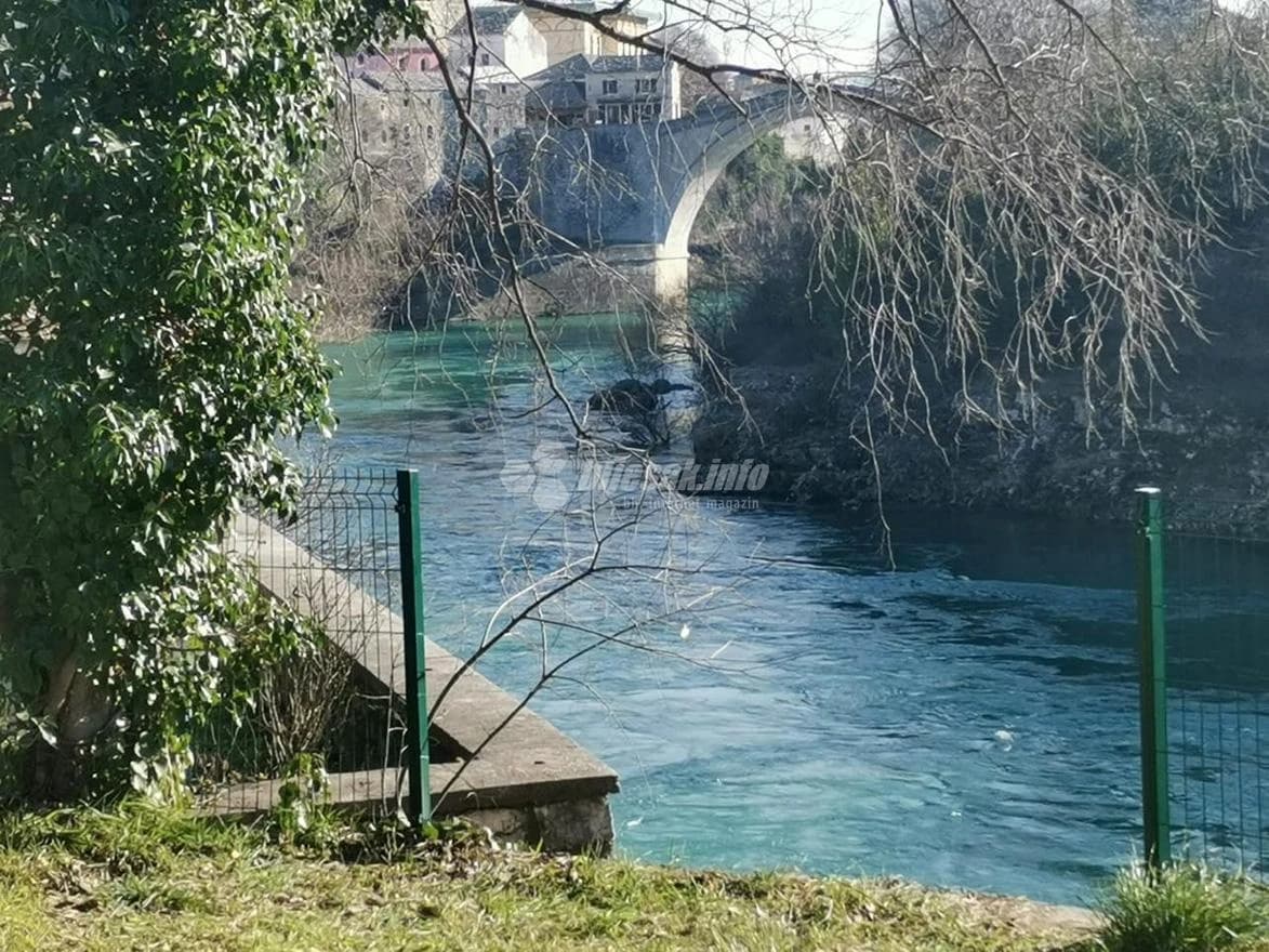 Mostar: Pobjegao iz sudnice i skočio u Neretvu