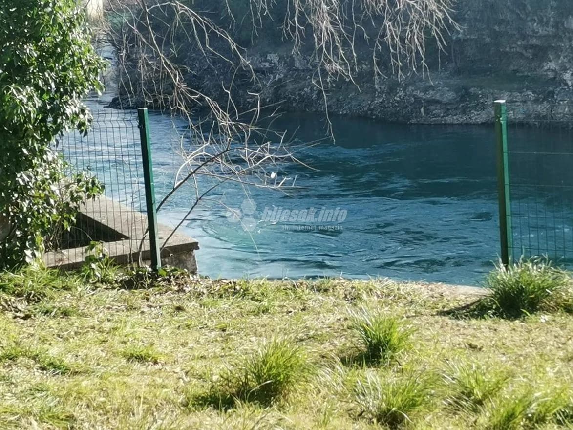 Mostar: Pobjegao iz sudnice i skočio u Neretvu