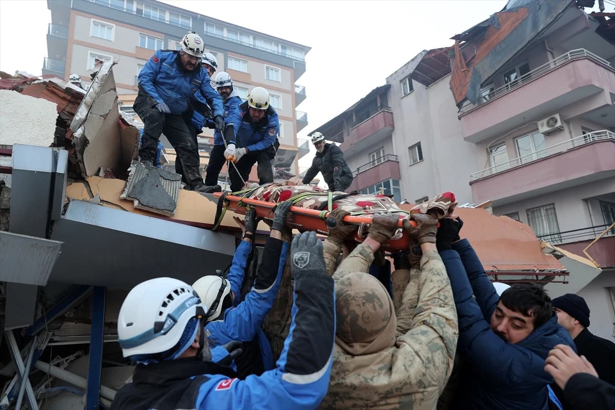 Izvlačenje ispod ruševina