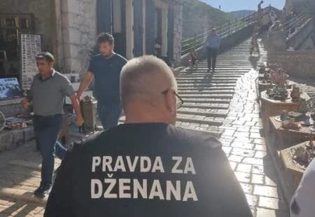 Otac Dženana, Muriz Memić na Starom mostu (arhiva)