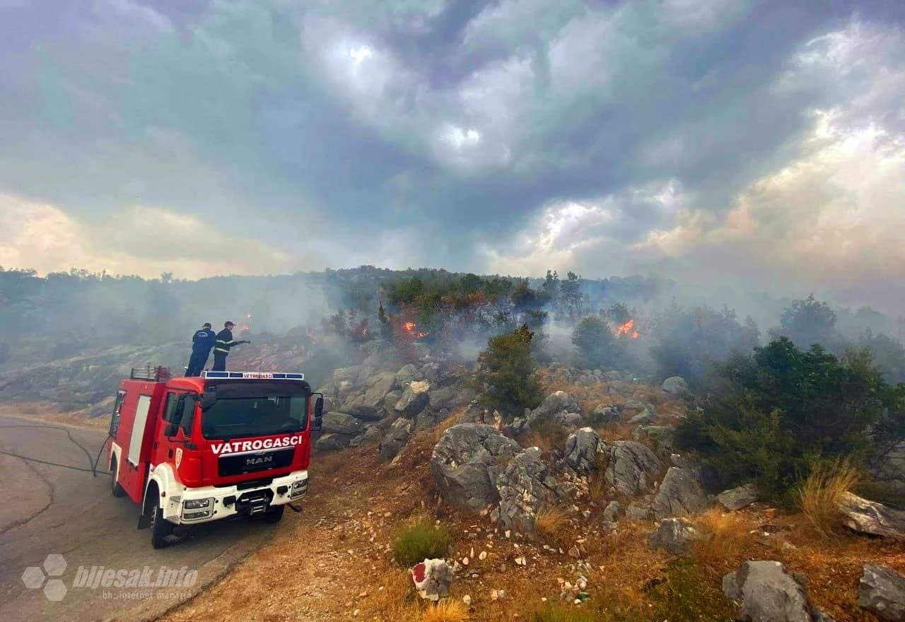 Vatrogasci (ilustracija)