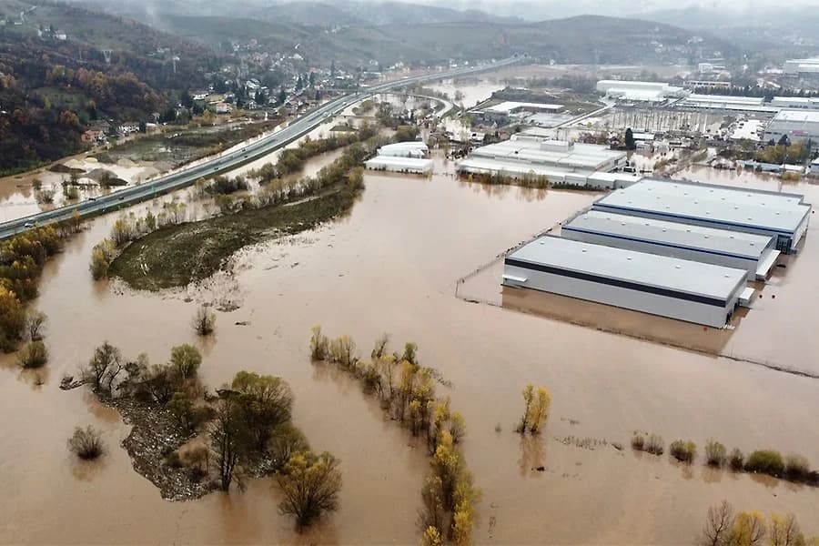 Snimci iz zraka uz rijeku Bosnu najbolje prikazuju razmjere poplava na području Sarajeva