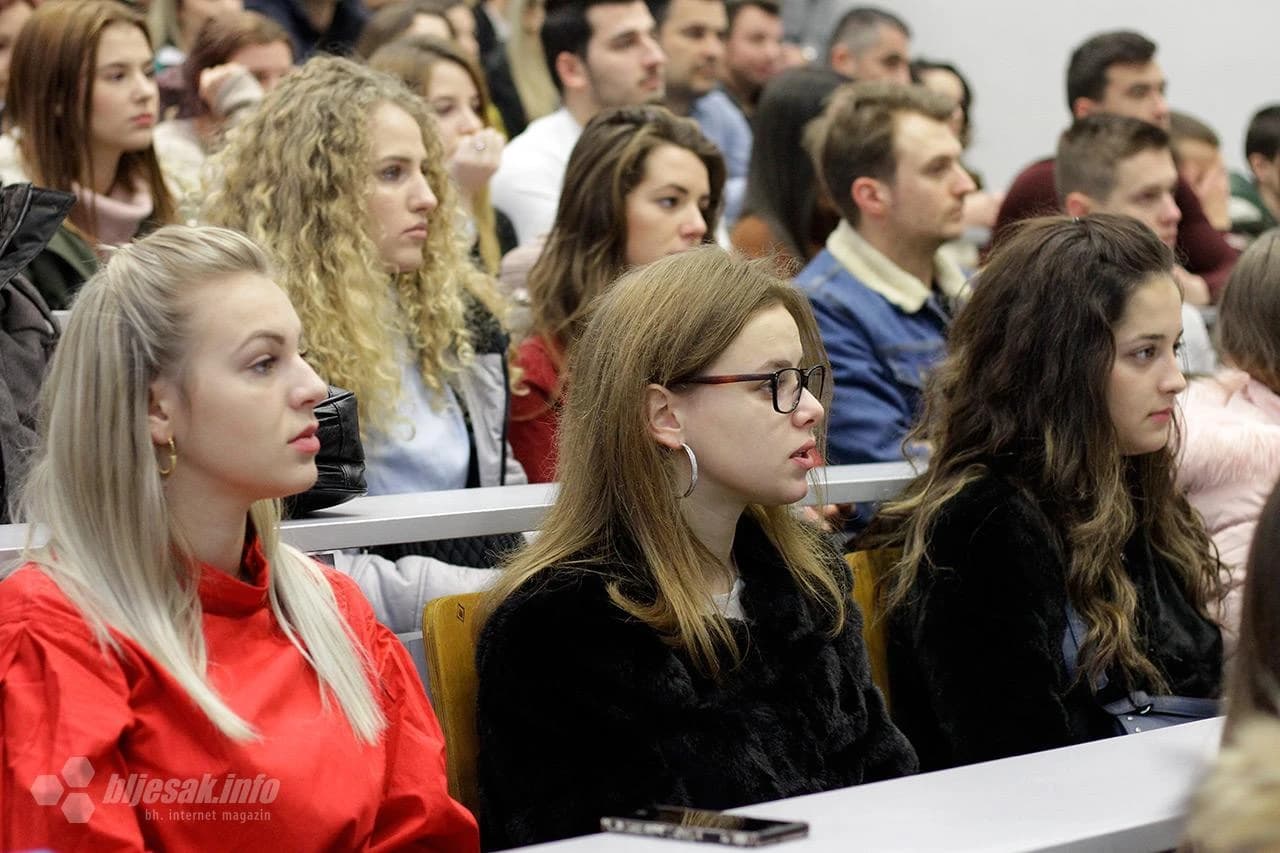 Studenti