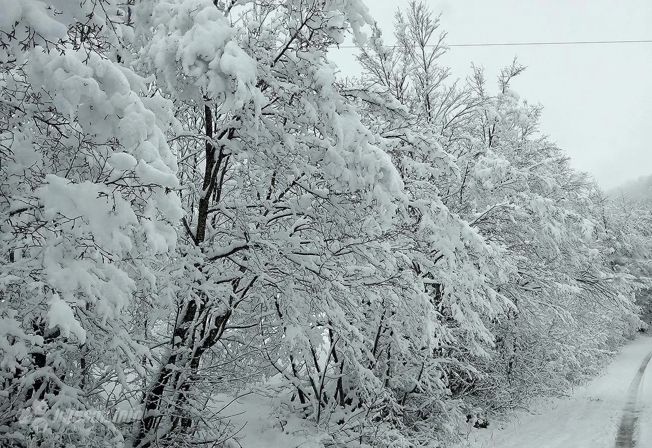 Snijeg u okolici Mostara na prvi dan proljeća