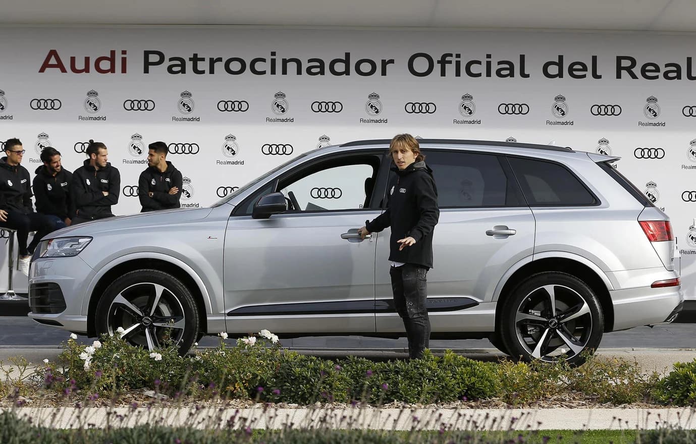 Luka Modrić sa svojim novim Audijem Q7