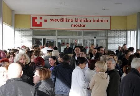 Arhiva/ Štrajk upozorenja: Zdravstveni radnici izašli pred bolnice