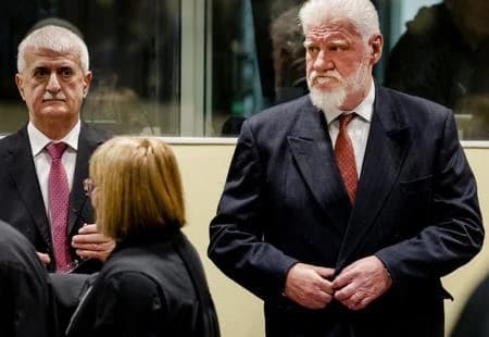 Slobodan Praljak na dan izricanja presude u Haškoj sudnici