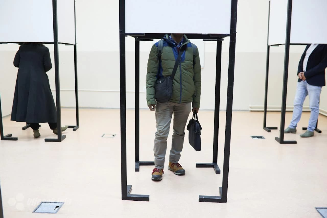 Izložba 'Između četiri zida" otvorena u Mostaru