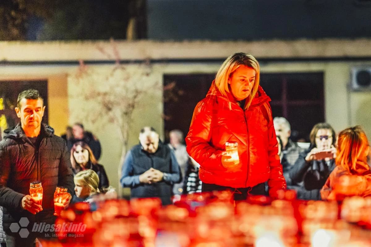 Mostarci upalili svijeće i pomolili se za stradale i nestale u Vukovaru