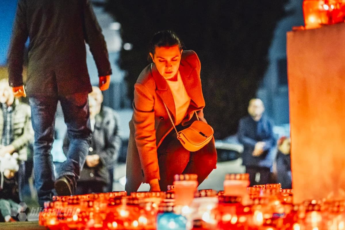 Mostarci upalili svijeće i pomolili se za stradale i nestale u Vukovaru
