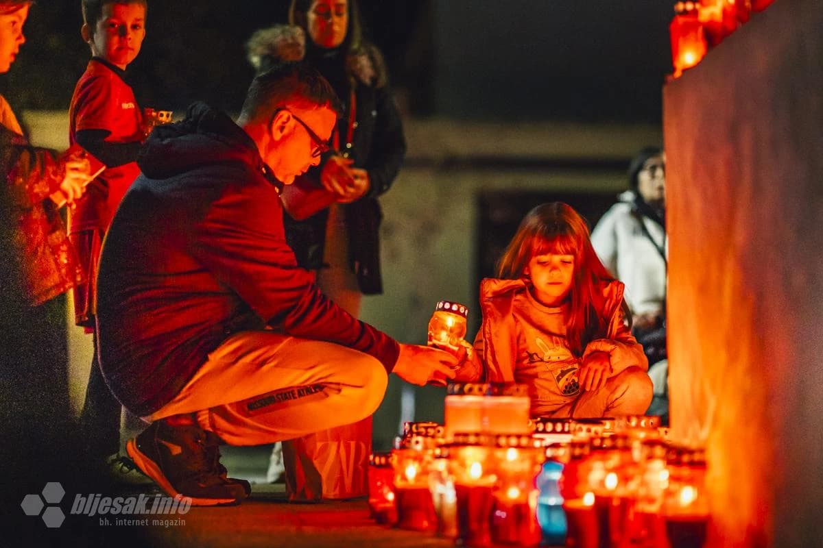 Mostarci upalili svijeće i pomolili se za stradale i nestale u Vukovaru