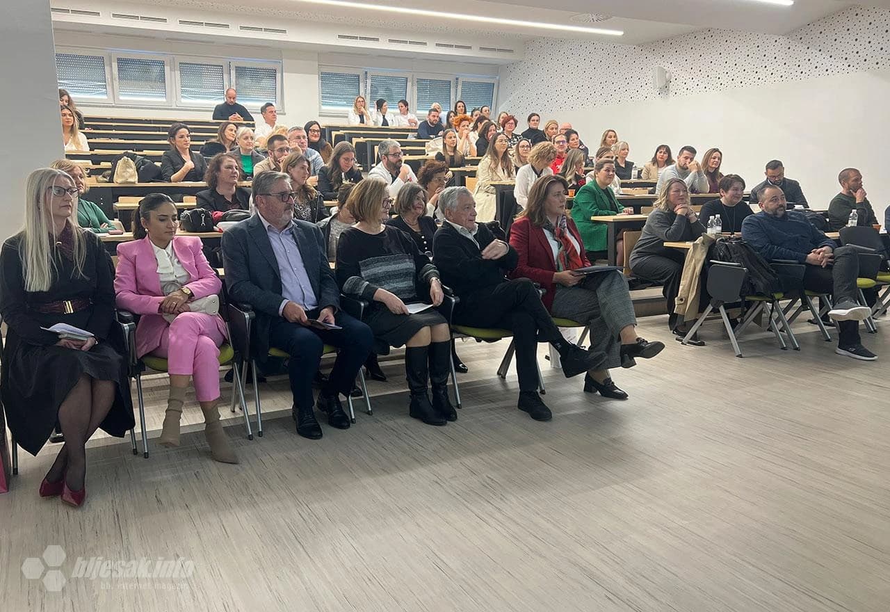 Sudionici simpozija Kako okončati epidemiju HIV/AIDS-a?