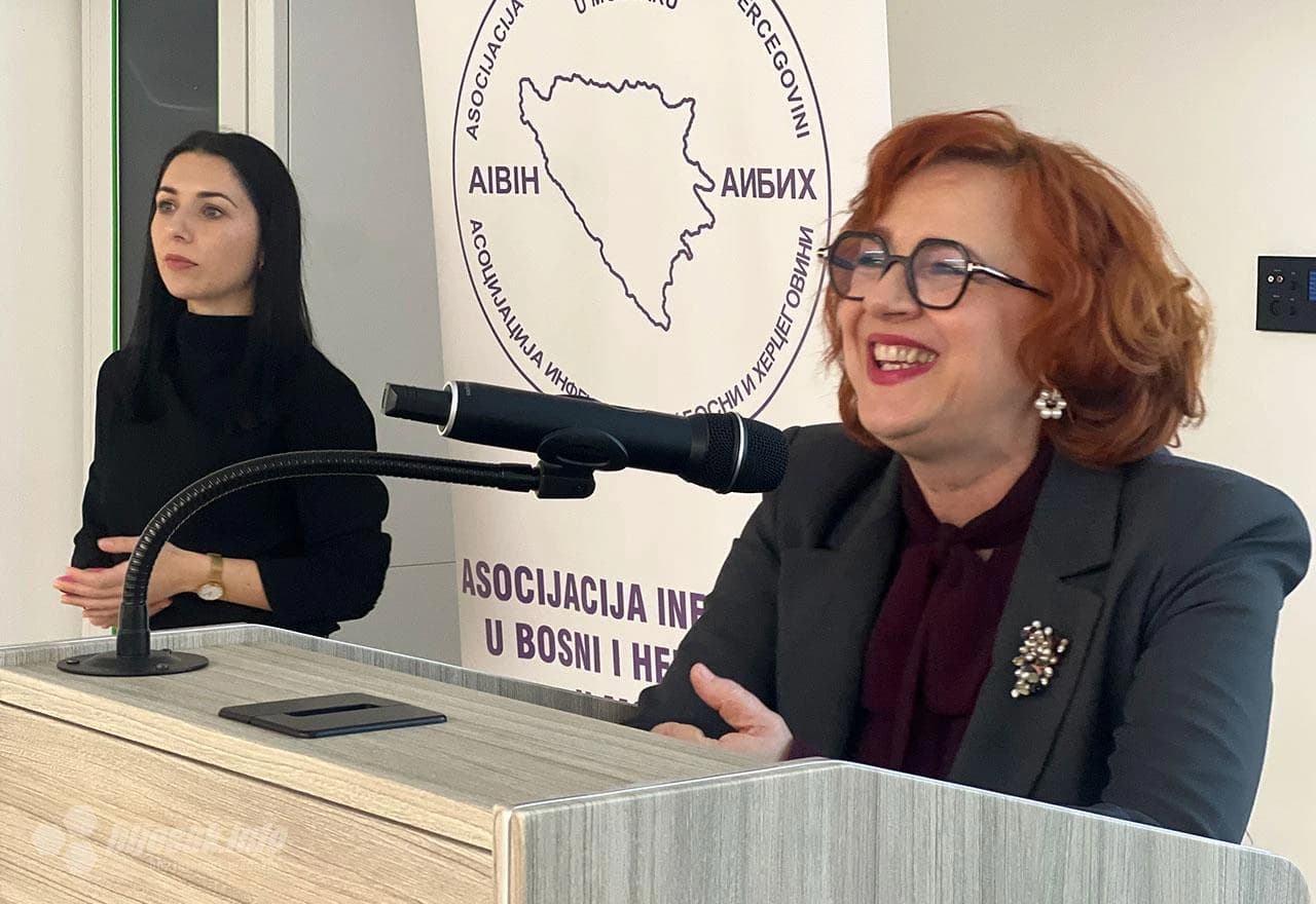 Sudionici simpozija Kako okončati epidemiju HIV/AIDS-a?