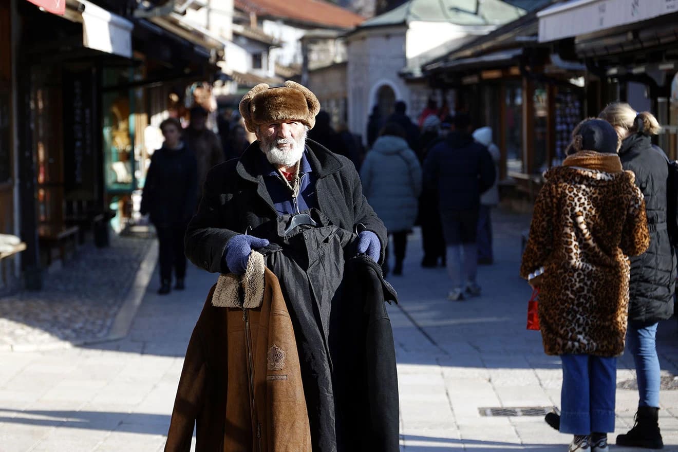 Hladan, sunčan zimski dan u Sarajevu izmamio mnoge u šetnju
