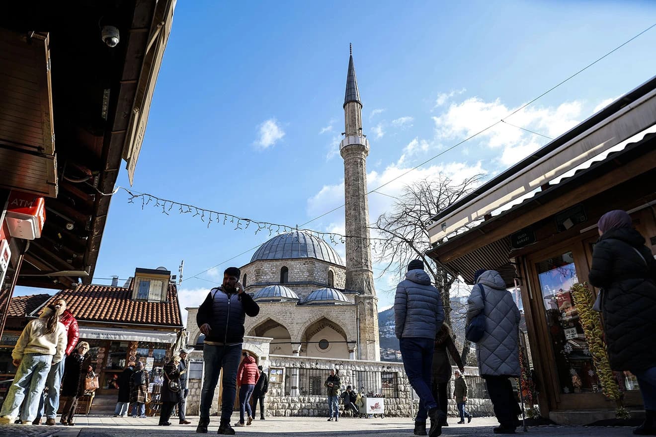 Hladan, sunčan zimski dan u Sarajevu izmamio mnoge u šetnju