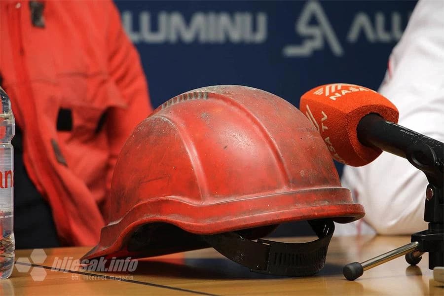 Arhiva/ Zaštitna kaciga na press konferenciji