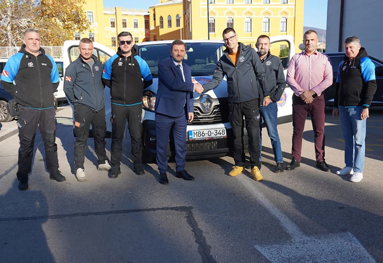 Primopredaja ispred Gradske vijećnice...