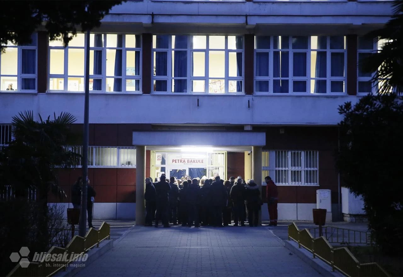 Mostar: Gužve na biralištima