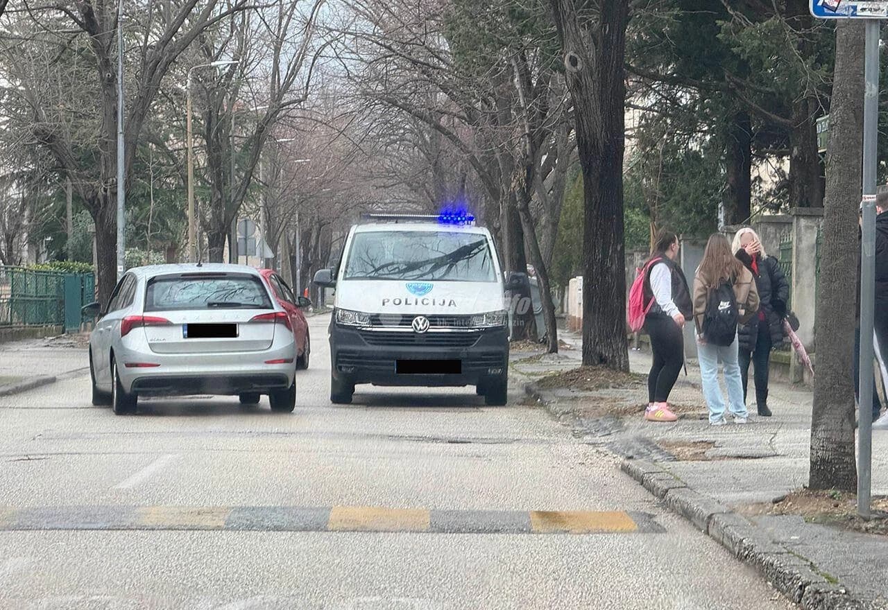 Policija ispred Mašinske škole