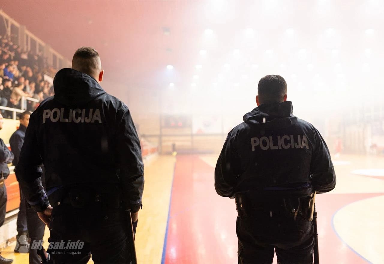 Derbi u malom nogometu odigrali su Zrinjski i Velež, utakmicu je obilježio prekid i ružne scene od strane navijača