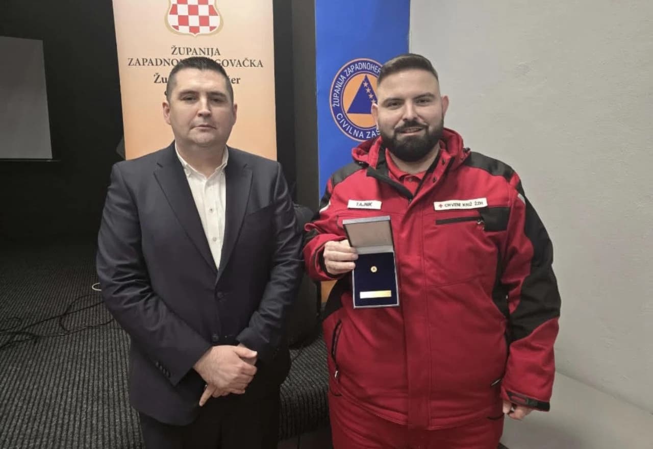 Primanje priznanja Zlatne značke